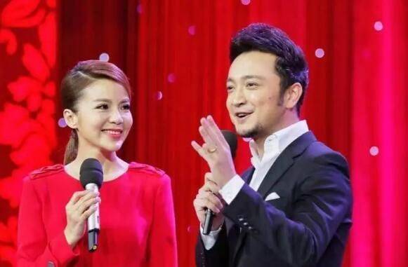 尼格买提春晚魔术失误引热议,穿帮瞬间成全国焦点_表演_观众_技艺