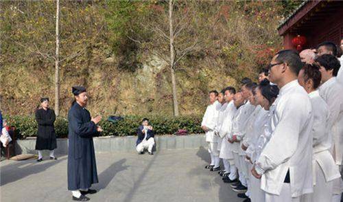 曾跳过16米的悬崖,跑4公里只需10分钟_陈师行_武当山_功夫