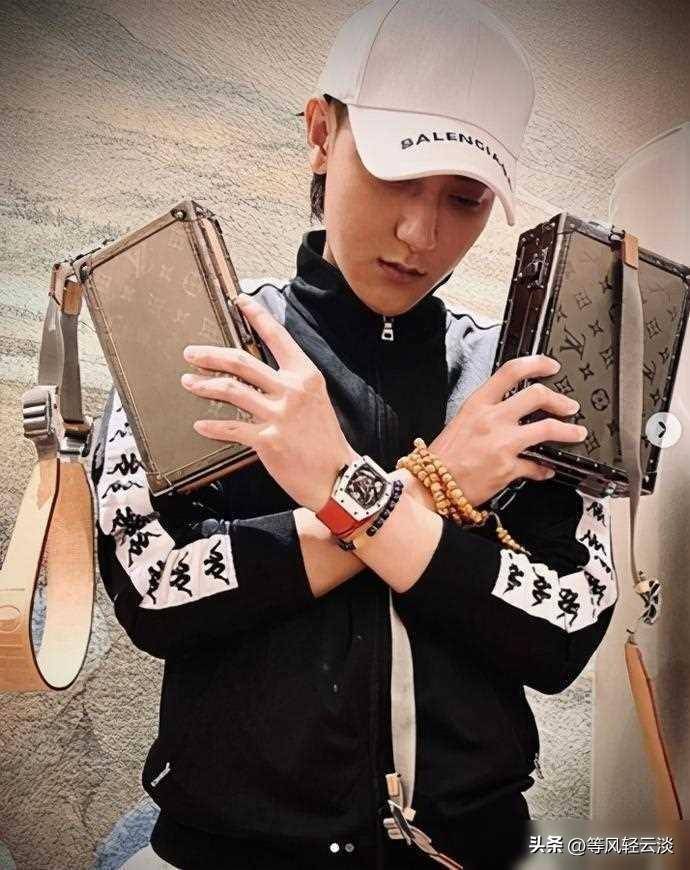 王思聪:我爸王健林,身价1100亿,华晨宇:我爸华富雄1