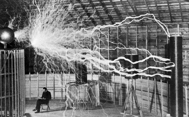 操纵着闪电,因太厉害被教科书给抹去_爱迪生_交流电_尼古拉·特斯拉