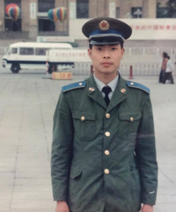 英雄机长刘传健:生死飞行34分钟,从死神手中夺回了12