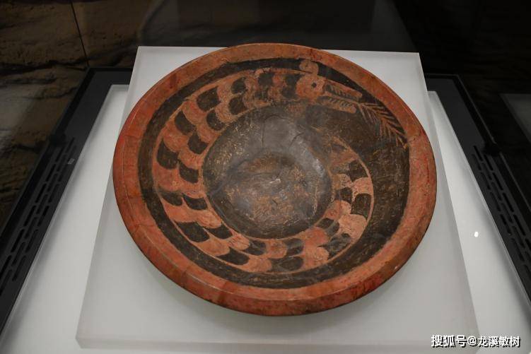 陶寺龙盘陶寺龙盘陶寺龙盘大小基本相同,龙盘质地为