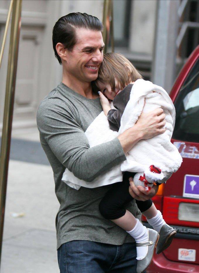 61岁的阿汤哥不如皮特帅气,离过3次婚,10多年没去看望过女儿_苏瑞