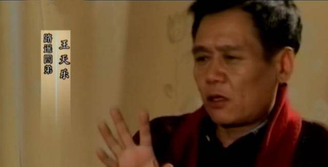 仅仅4年后,在延安市工商局工作的二哥王卫军也病倒了,病情与路遥一样