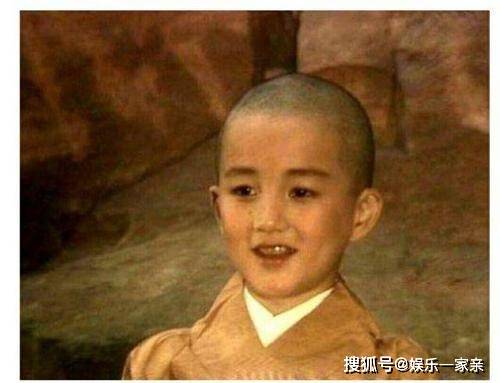 在这部经典之作中,一位年仅8岁的小演员蔡远航曾扮演了小时候的唐僧