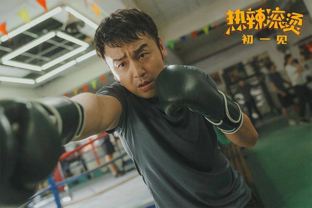 热辣滚烫还有雷佳音,张小斐,杨紫等大家熟悉的演员加盟,加上贾玲强大