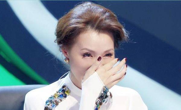 刘谦妻子近照,比刘谦整整小了十岁,四岁的儿子则十分软萌可爱_王希怡