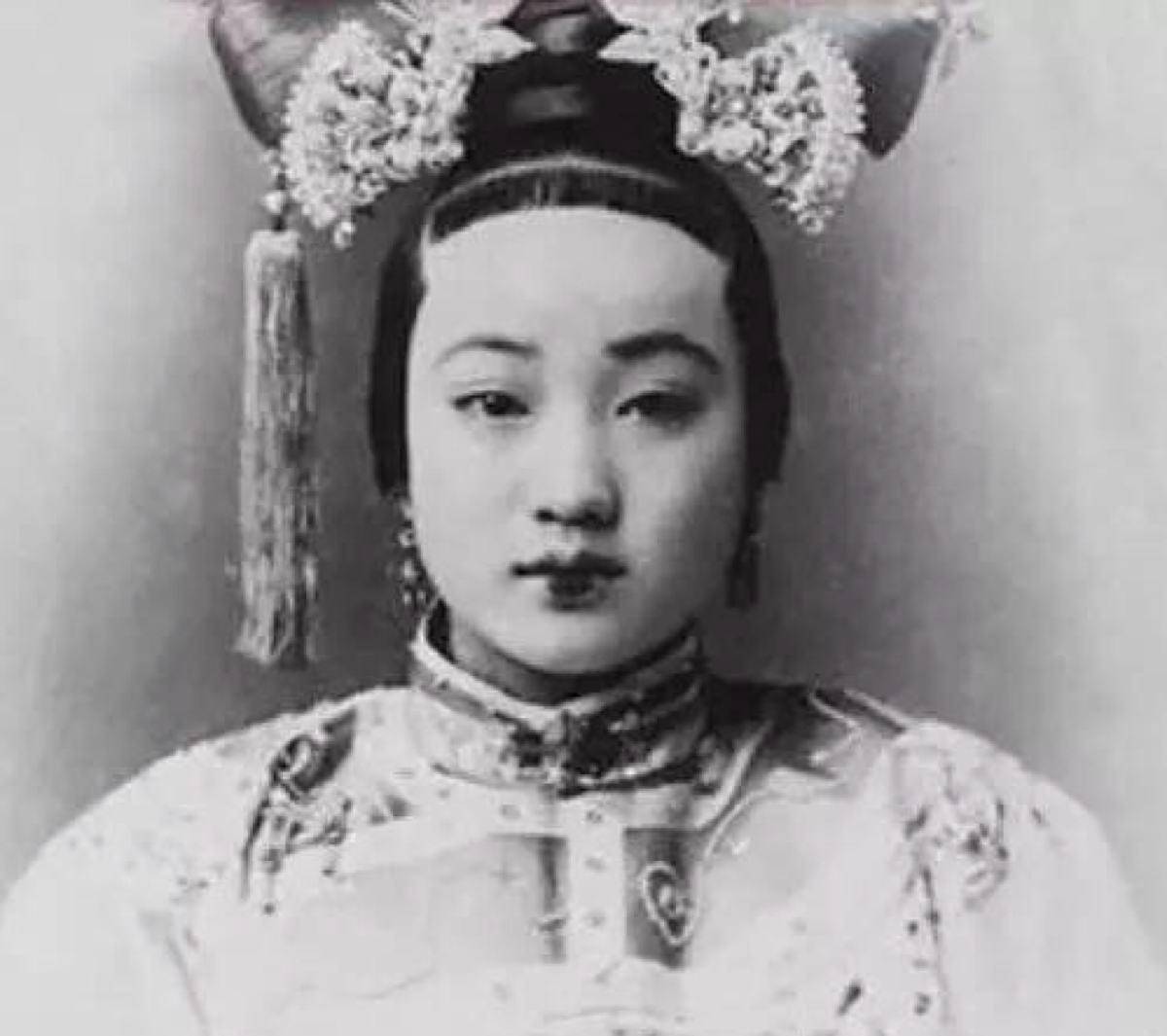 穿得比慈禧还好,最后被慈禧害死,24岁被迫投井的珍妃?