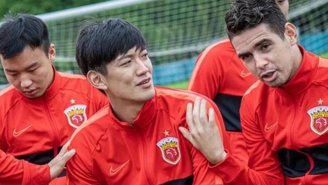 上港右后卫迎来新面孔,穆斯卡特看好傅欢挑大梁_替补球员_主教练_认可