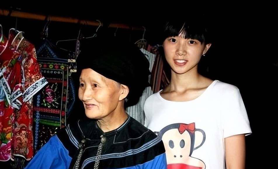 丈夫死后:28岁的杨炳莲守寡1944年的时候,张平当上了古丈自卫团的副