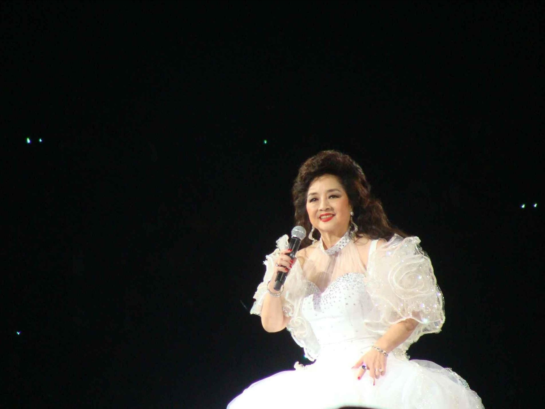 徐小凤:连开43场演唱会,春晚为她破例,如今75岁无夫无子_音乐_香港_男