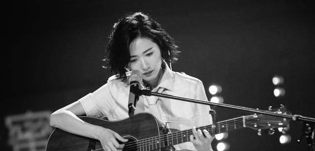 她是郭京飞同学,出道多年没火,如今靠综艺蹿红,凭的是什么?