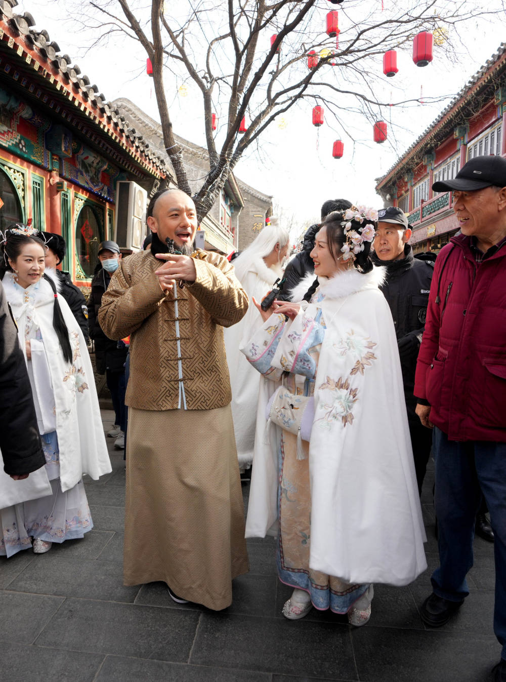 逛厂甸庙会 品京味文化_新华社_王毓国_游客
