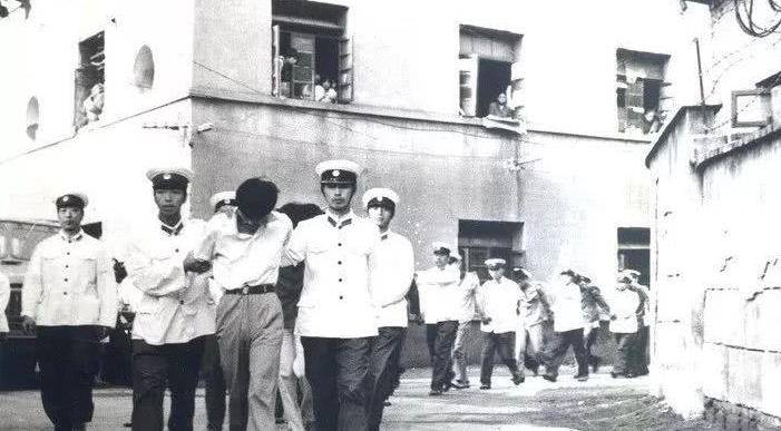 1名公安,管理几万人的农村,70年代的治安,到底多好?_乡镇_人口_我国