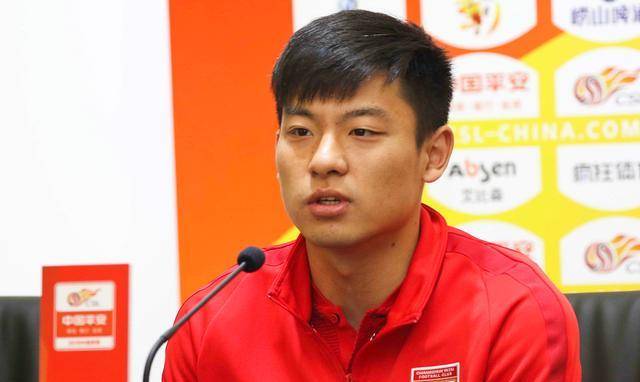 为了求生存,他们采取了断臂求生的策略,出售了一些主力球员如斯坦丘