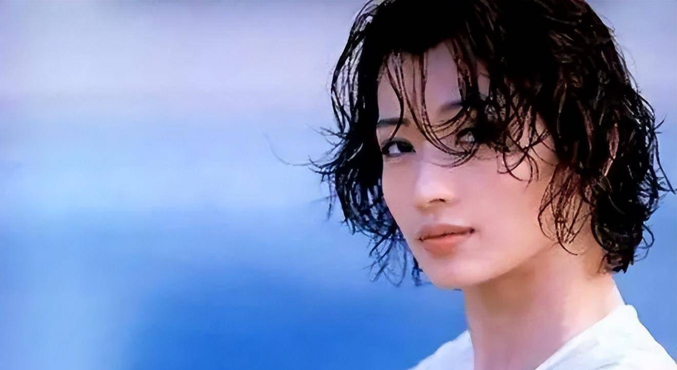 女演员被丈夫当街踹腹,本人回应:回家后已相互道歉_温翠苹_婚姻_事件