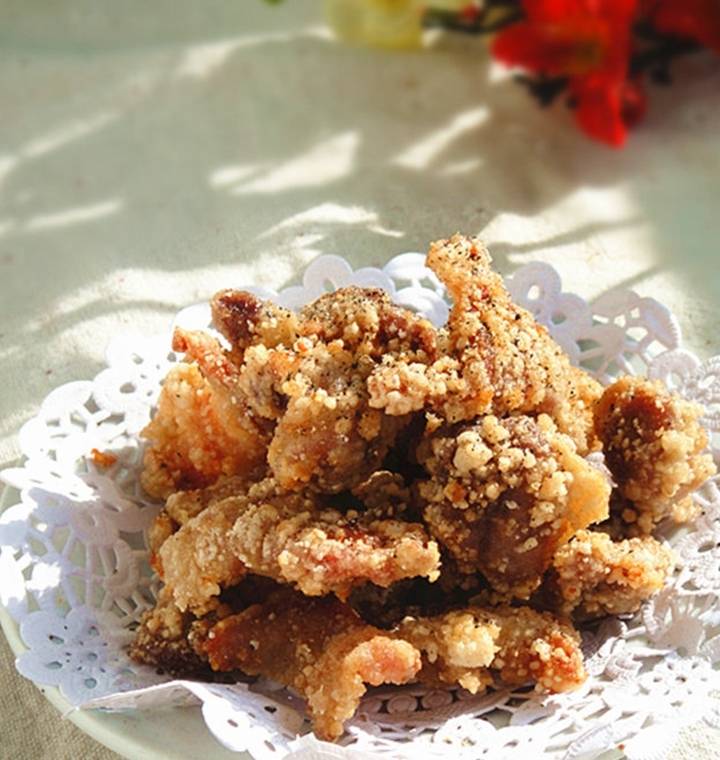 这道桂花肉在我保持原有的传统做法上,里面的食材稍微调整改良,用红薯