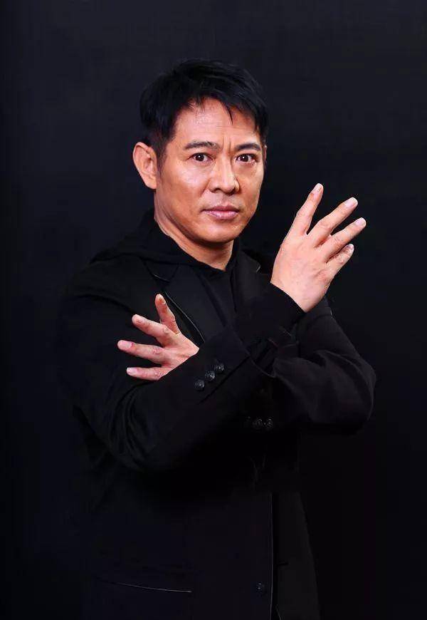 李连杰给大哥百万年薪,二哥穷苦一生却拒绝帮助,这是?