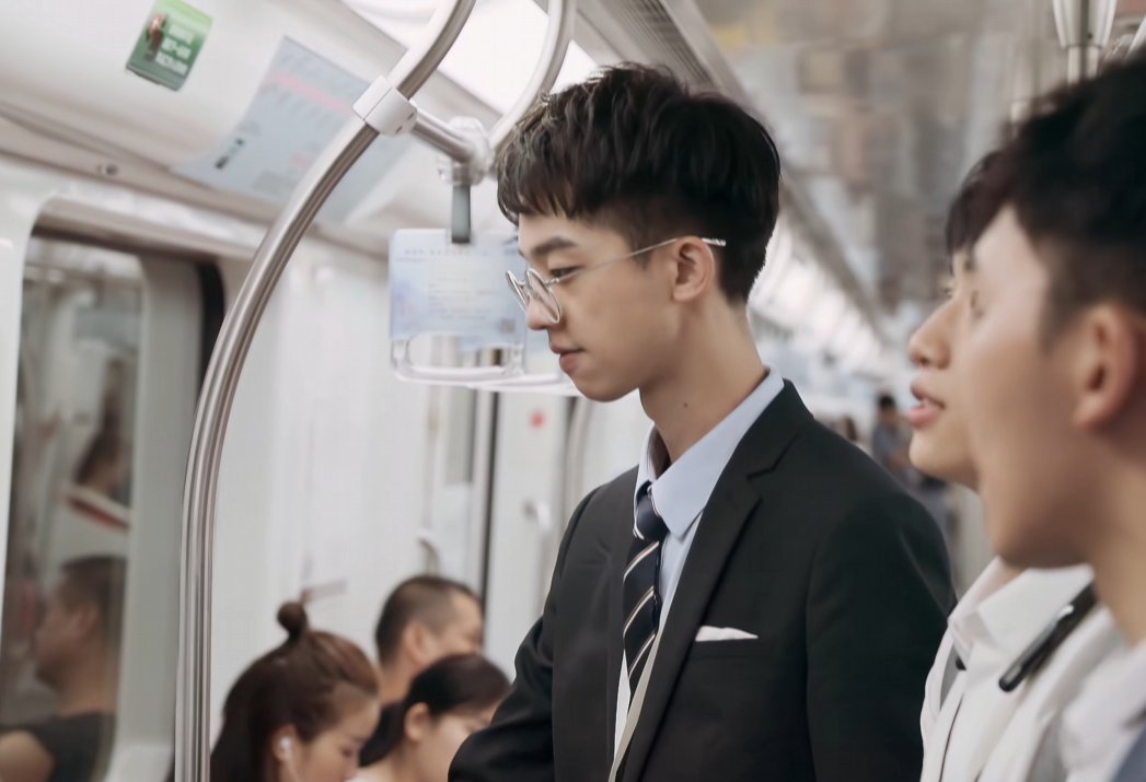 也许是简历和背景太过于强大,在节目播出之后,梅桢