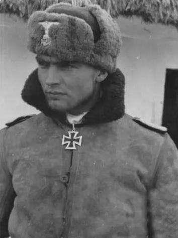 温舍被俘虏,法官见他长太帅,最终无罪释放_希特勒_军人_外表