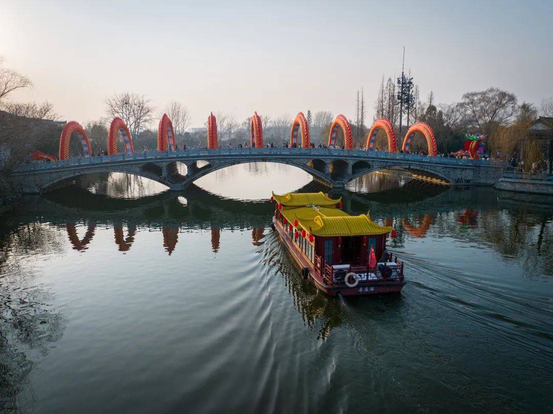 快来一场游船之旅~_画舫_码头_水乡