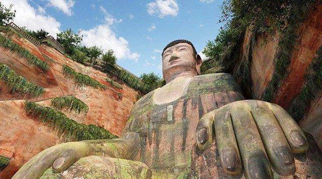 1962年,政府修缮乐山大佛,发现了一间暗室,揭开1200年前的传说_弥勒