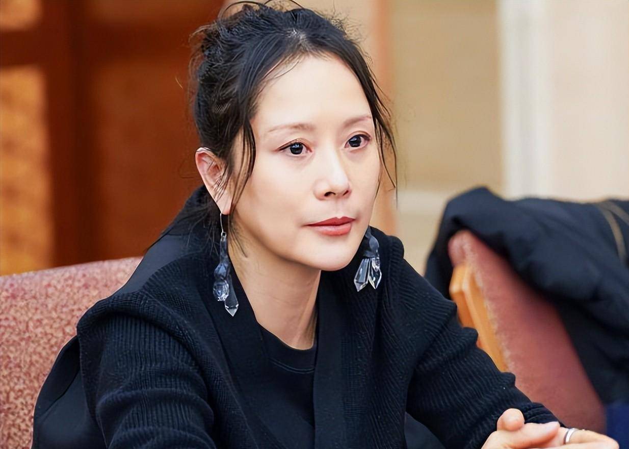 谁又能想到,人民大会堂的镜头,却成了明星真实颜值的"