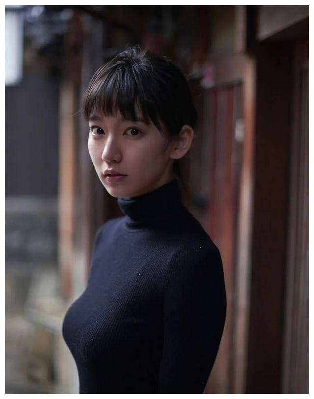 吉冈里帆:清纯与妩媚并存,成为"纯欲天花板"