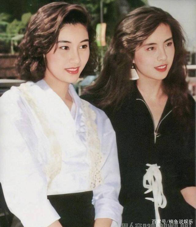 王祖贤的眉眼间散发一种高贵优雅的气质,而张曼玉本身就自带韵味,演