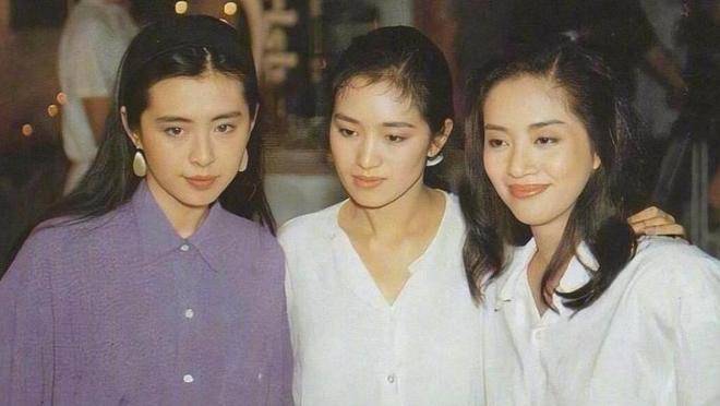 王祖贤,巩俐,梅艳芳这三位女神级的合影也是非常经典,那个时候的服装