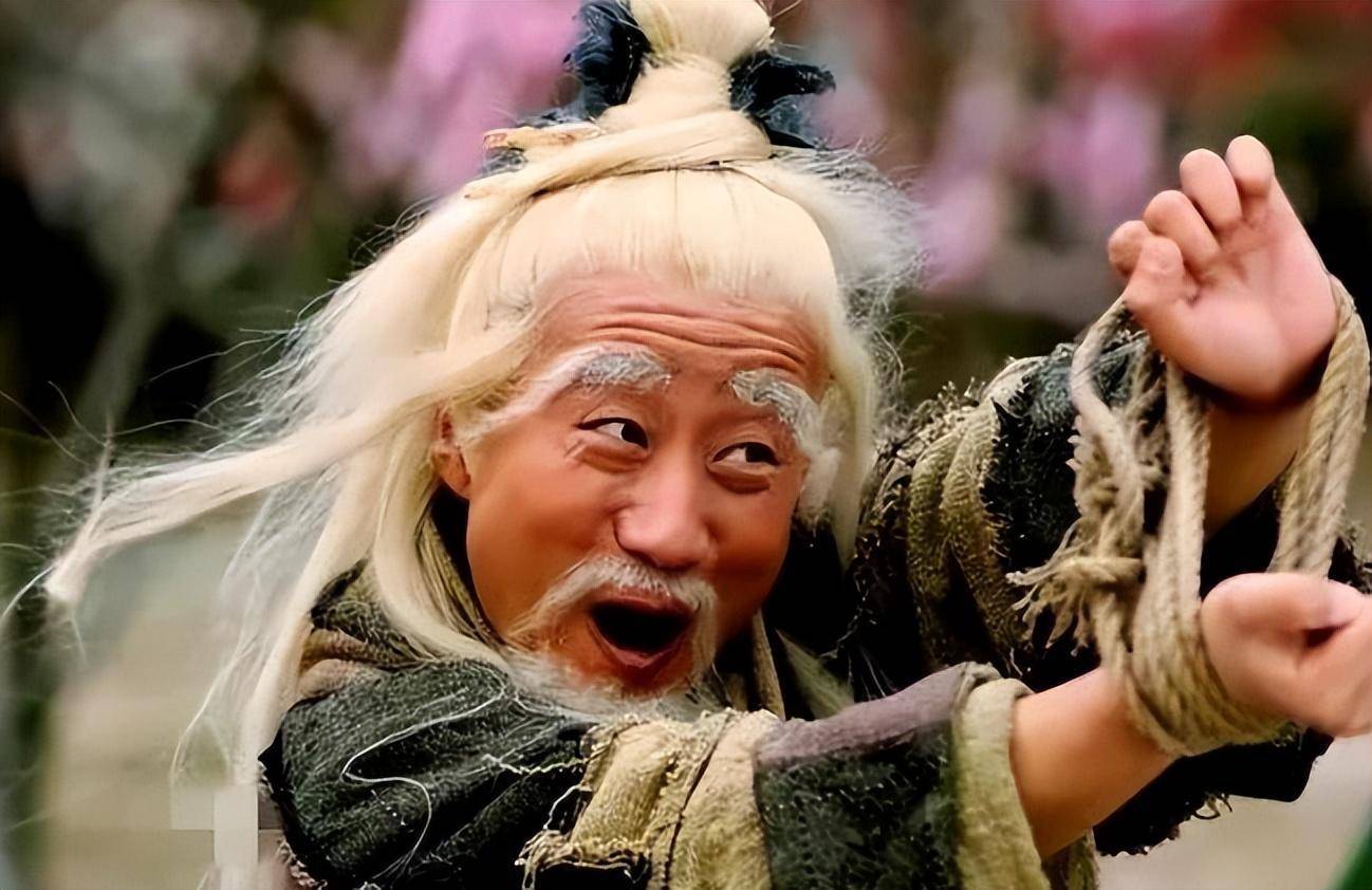 李彧演绎下的周伯通很活泼,古灵精怪感拉满了;2008年,李彧在《射雕》