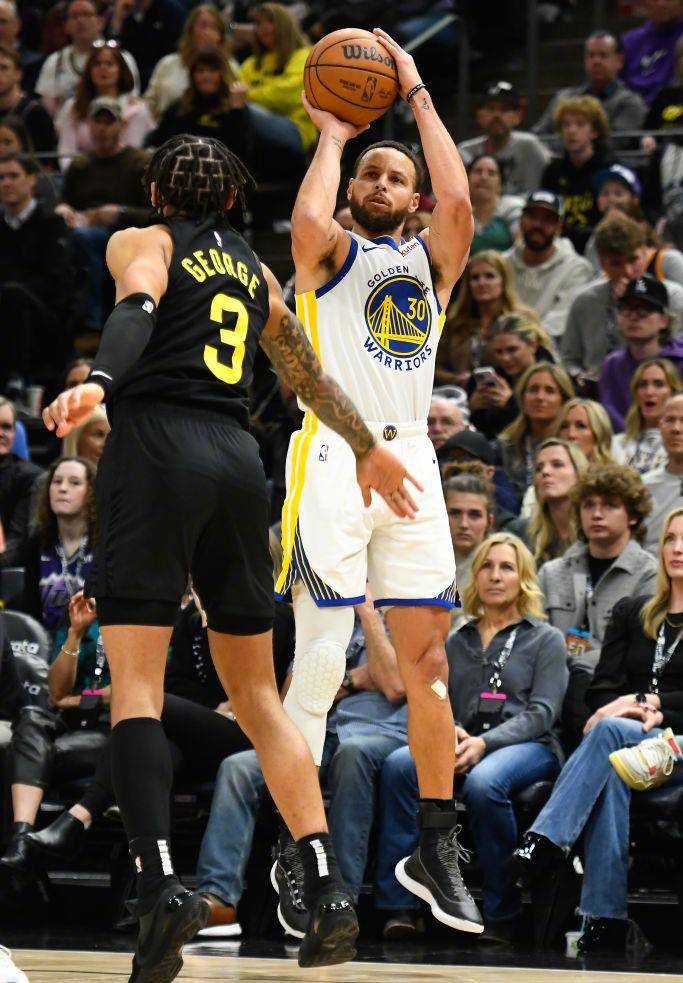 勇士5连胜,过去8场7胜1负,胜率再次超过50%_库里_比赛_客场