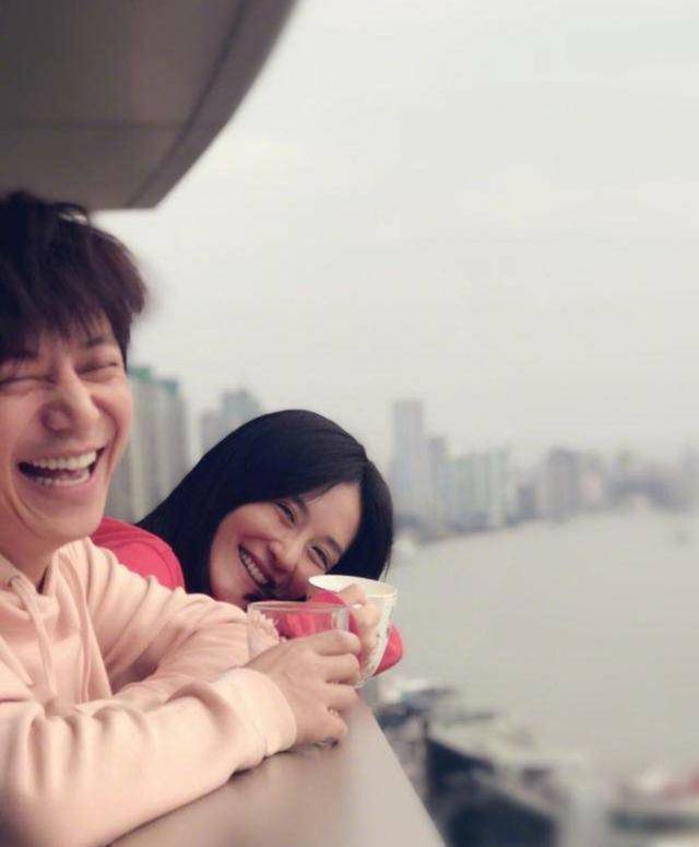 何炅醉酒在谢娜家过夜,白天被张杰撞见,说出的6个字他终身难忘_爱情