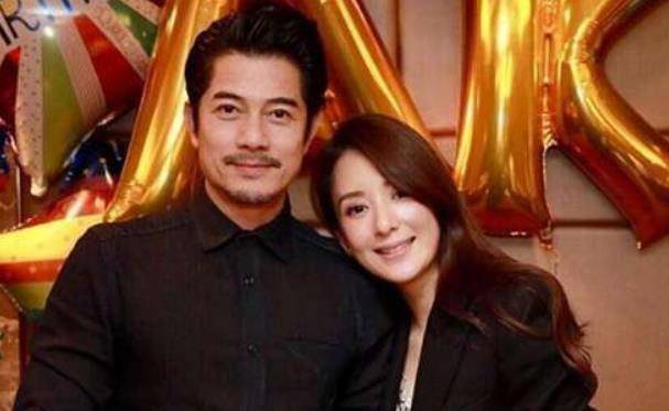 当晚,韩东君和友人聚餐结束,在地下车库准备开车离开,这时有一个女生