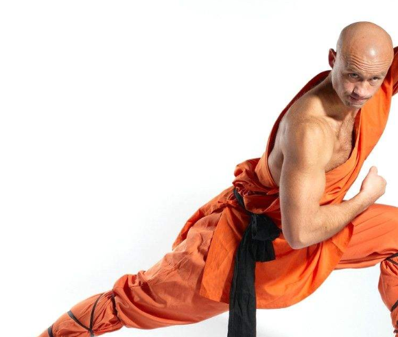 在少林寺相关的影视作品中,我们也可以看到武僧身上的肌肉很发达,甚至