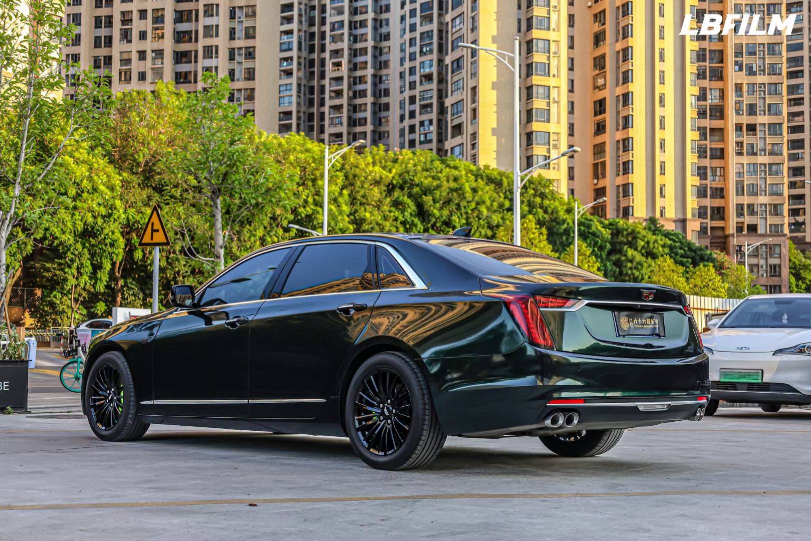 凯迪拉克ct6-lb改色膜原厂漆祖母石绿,这个颜色实在是太惹人喜爱_搜狐