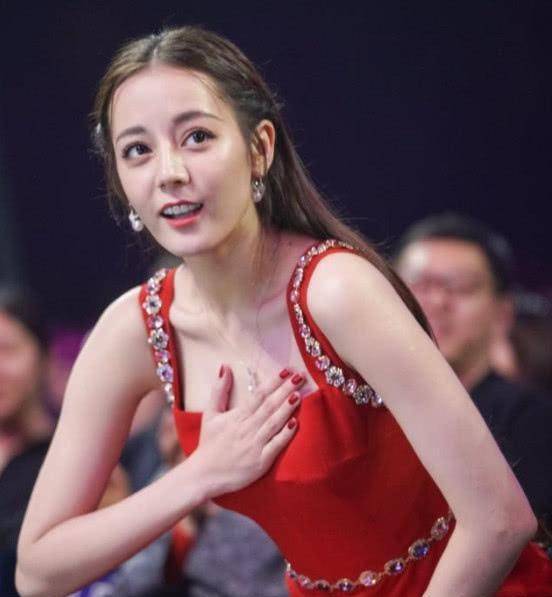 迪丽热巴出道也有好几年的时间,她刚出道的时候其实根本就没有多少人