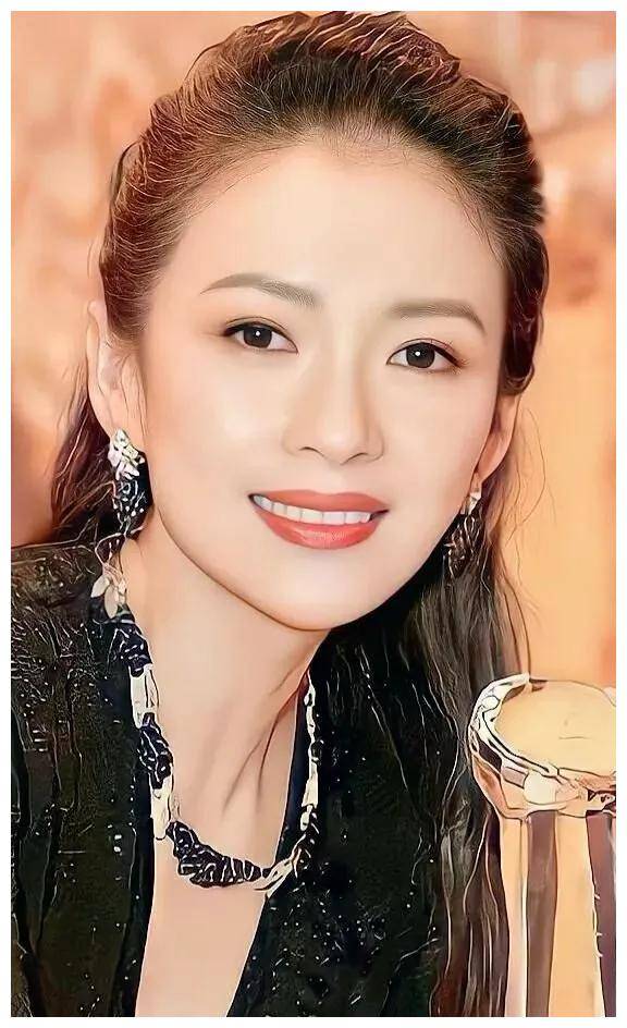 章子怡45岁生日:独自庆祝展现自信坚强,她独立自强!