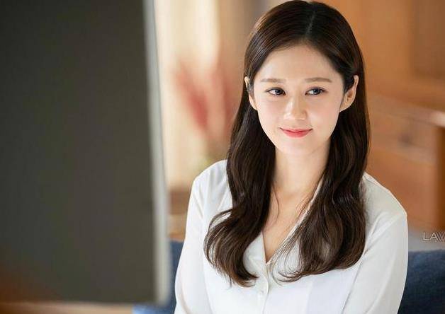 刚走红就膨胀的3个明星,她打人被封,而她用进口矿泉水