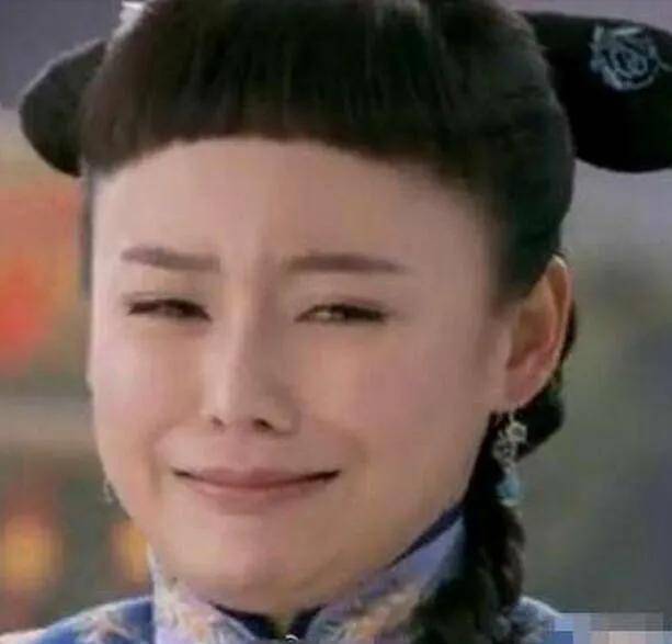 袁姗姗这张哭戏的照片不知道是哭还是笑,反正我看到是想笑.