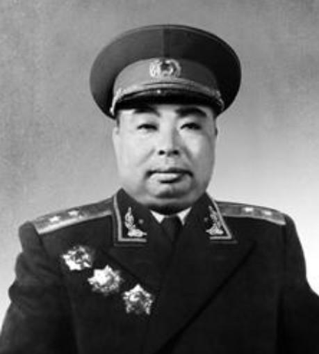 吴法宪出狱后生活:夫人在丈夫落魄后不离不弃,夫妻共