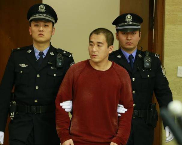 "老戏骨"张国立为娶新欢净身出户,人生美满时却败给了他_事情_儿子