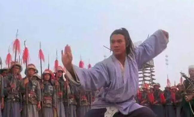 李连杰的"太极拳"虽好,但不少人更欣赏钱小豪的"硬桥硬马"真功夫.