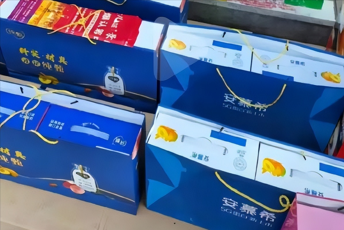 河南人拜年走亲戚,买的牛奶都是两箱一提:你说新奇不新奇!