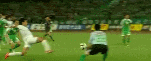 比赛最后时刻飞铲国安门将杨智,后者直接受伤下场,谭望嵩被红牌罚下