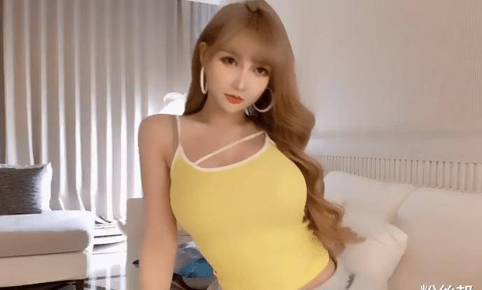 斗鱼米娜出镜频繁出事故,展露后衣服又被撑破,粉丝:太