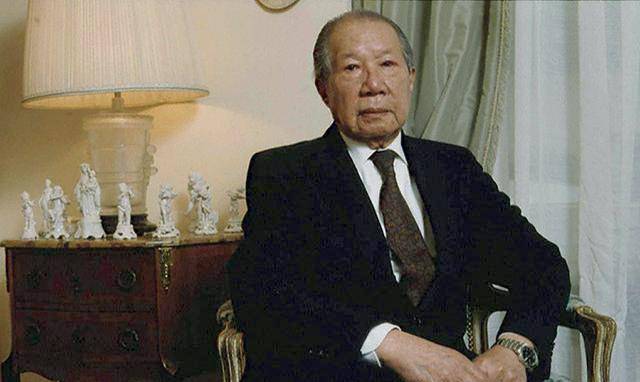 越南末代皇帝晚年罕见照:娶法国人为妻,写回忆录与遗