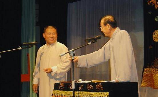 况且郭德纲那会演相声不挣钱,谁知道跟着郭德纲会不会有出头之日?