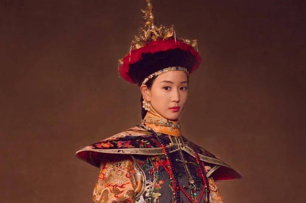 愉妃剧照乾隆二十年淑嘉皇贵妃去世,贵妃的位置出现了一个空缺,但