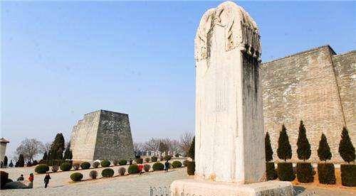 才智过人,其耐心非比常人,14岁入宫,15年后被封为皇后,又过了35年,登